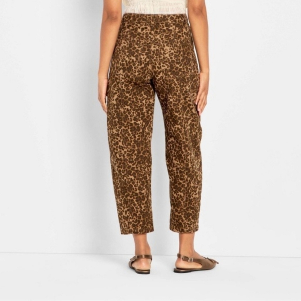 Chic Brown And Tan Leopard Print Cropped Barrel Jeans Size 0 NWT - Picture 3 of 6